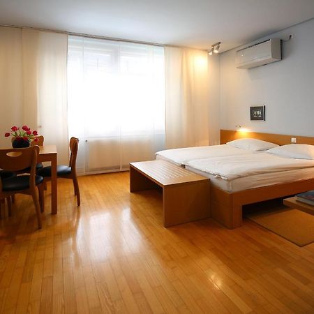 Apartments Villa Boltez Kranj Bagian luar foto
