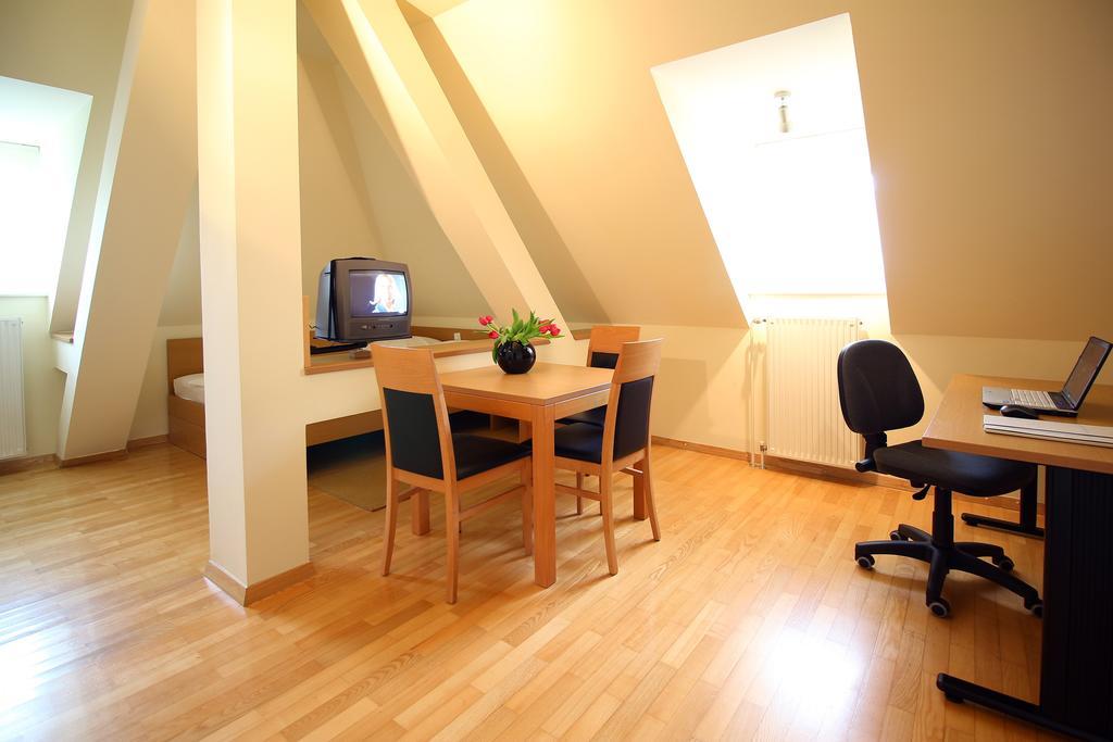 Apartments Villa Boltez Kranj Ruang foto
