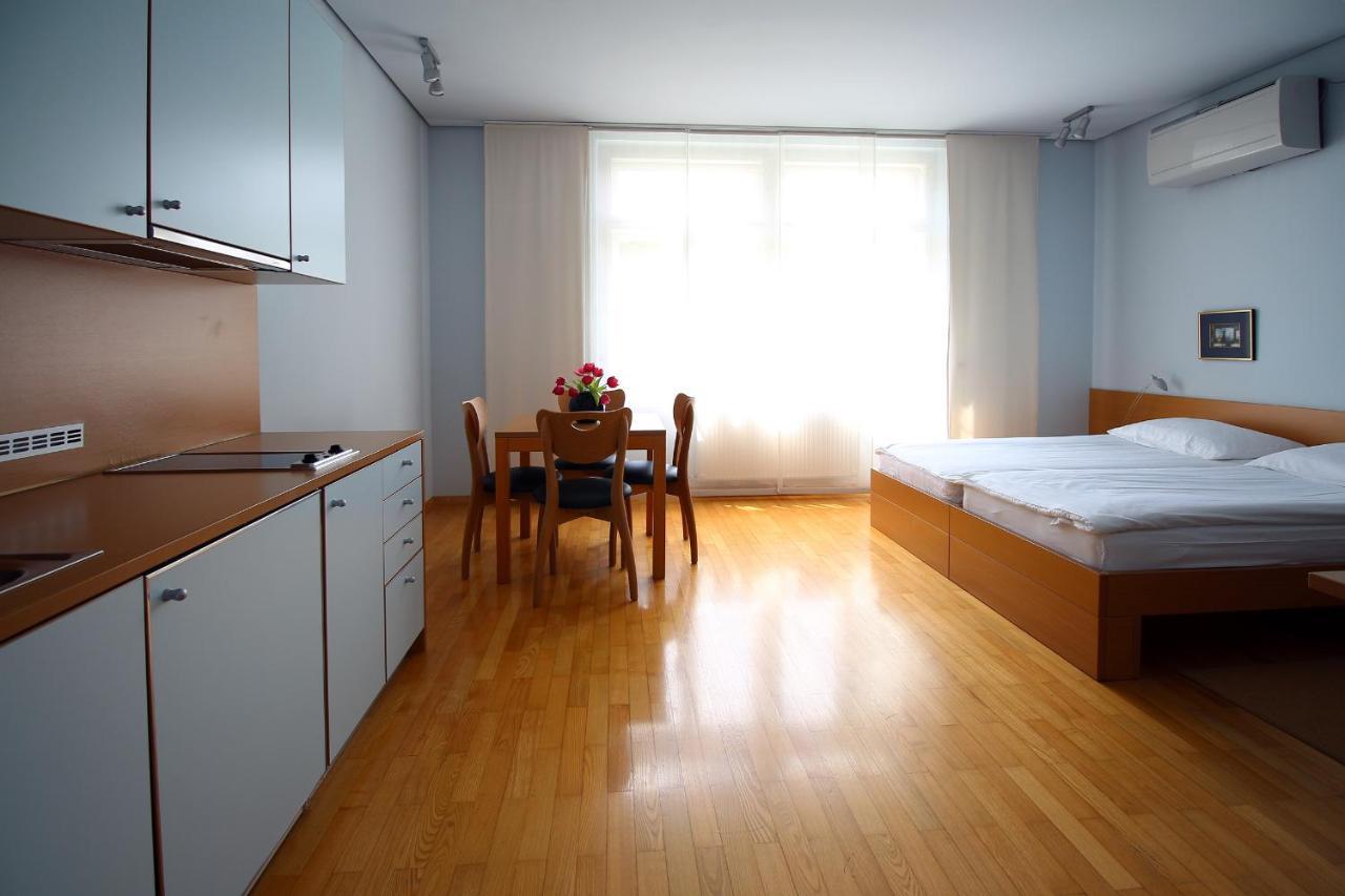 Apartments Villa Boltez Kranj Bagian luar foto